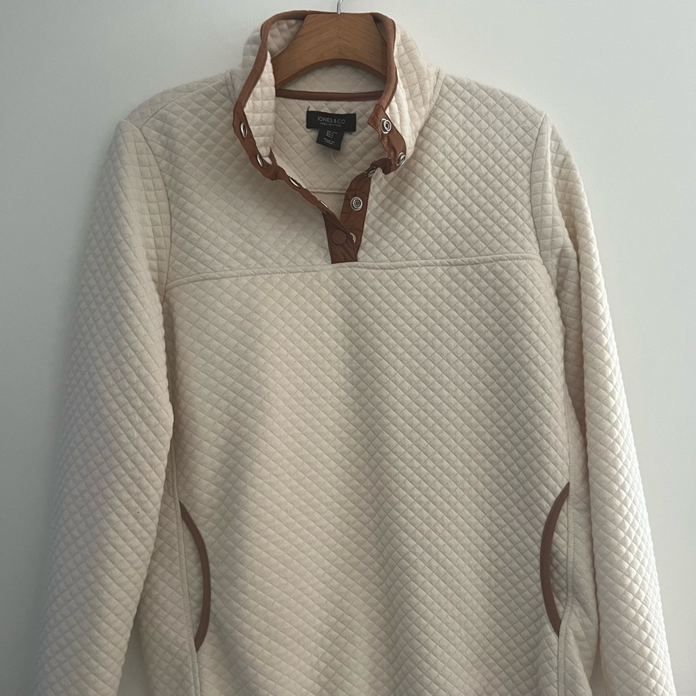 Cream and brown quilted sweater. Jones and Co size large. Never worn.